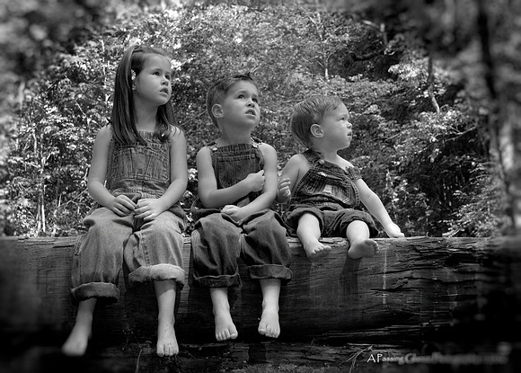 Kids on Bridge BW